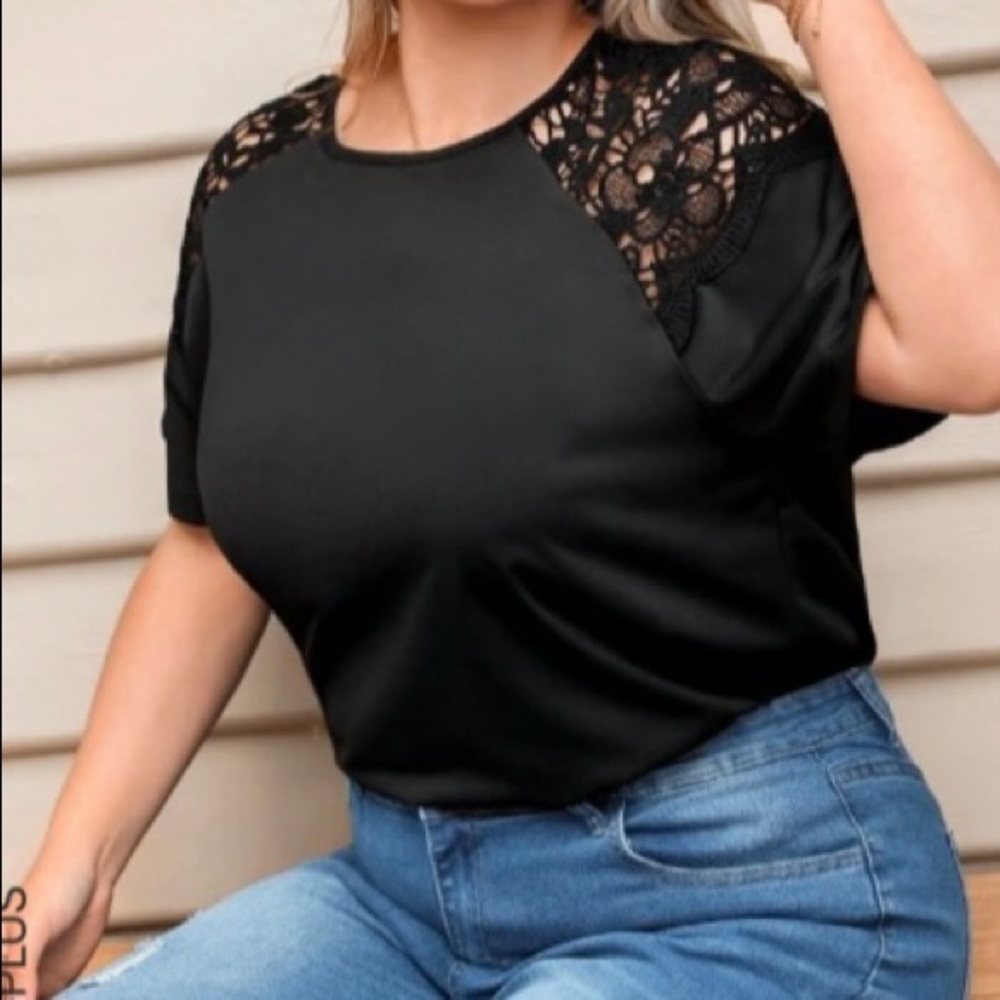Plus contrast Guipure lace T-shirt. Can be dressed up or worn casual with jeans.